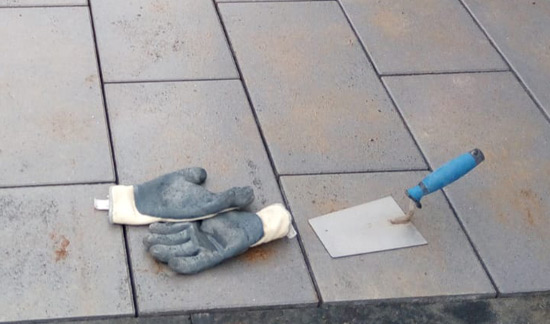 Terrasse mit dunkler Einfassung